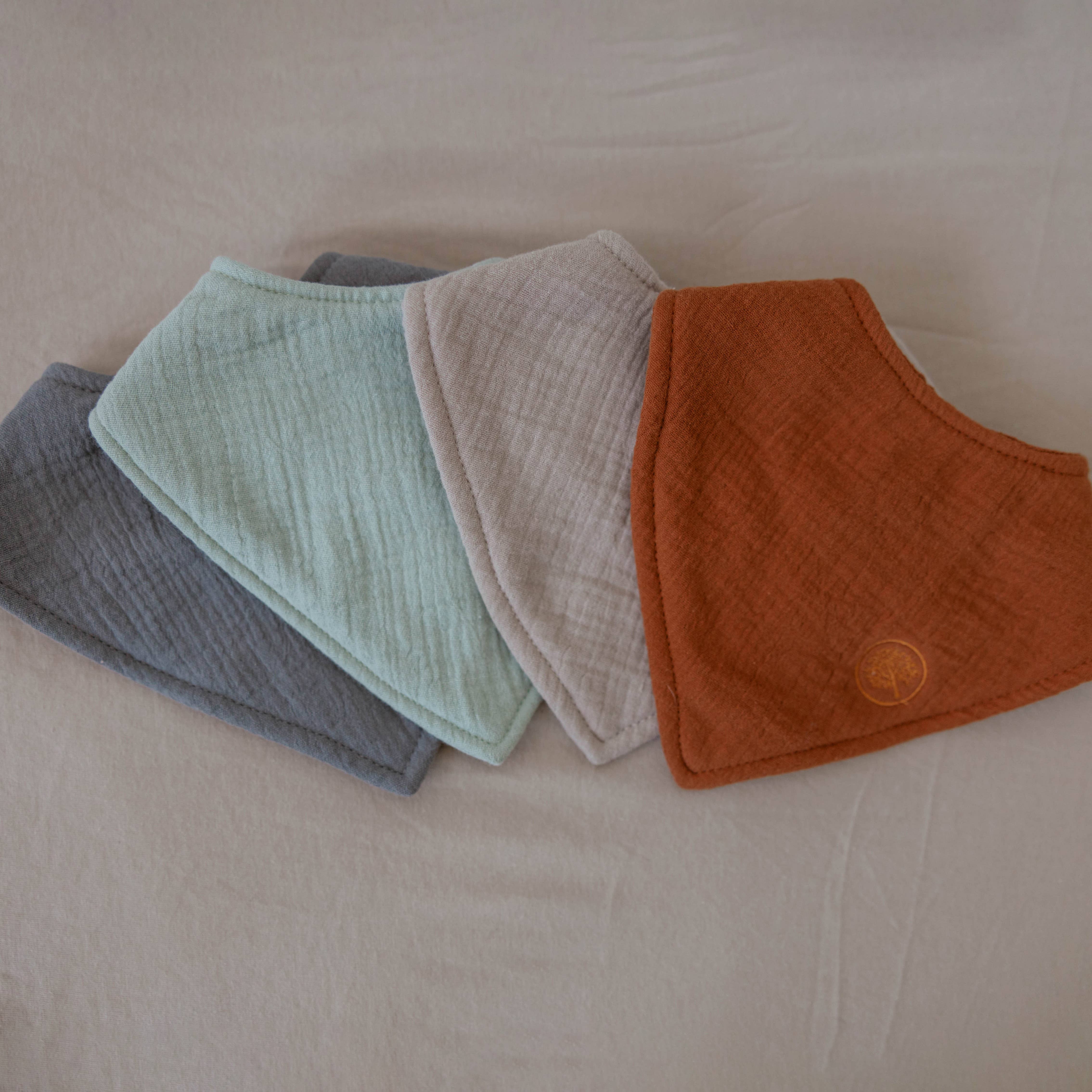 Parker Baby Co. – wholesale Bandana bib – Pebble Muslin Bandana Bibs Set4