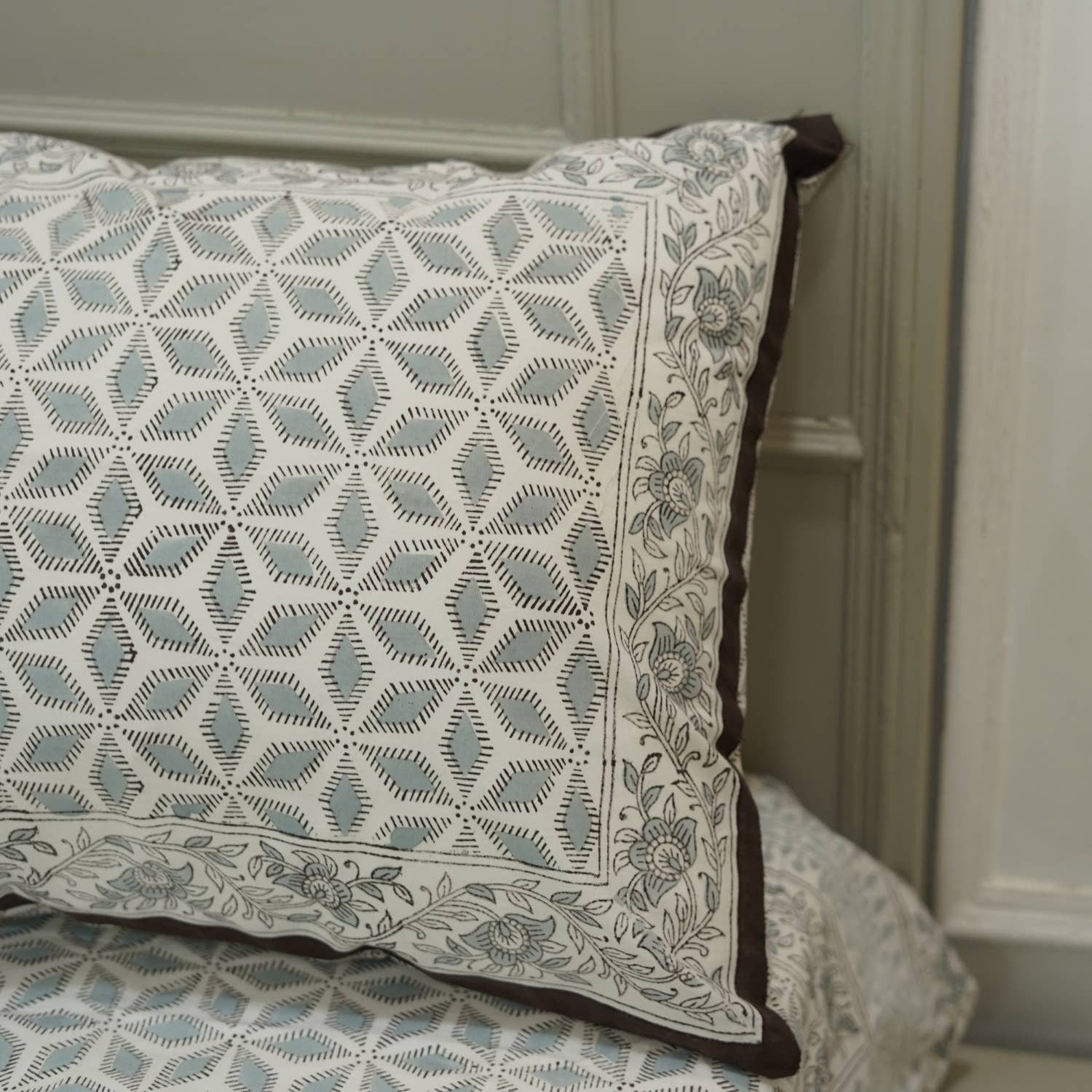 Fabdivine - Wholesale Bedding Set - Hand Print Design Bedsheet With Pillow Cover - Shatkon1