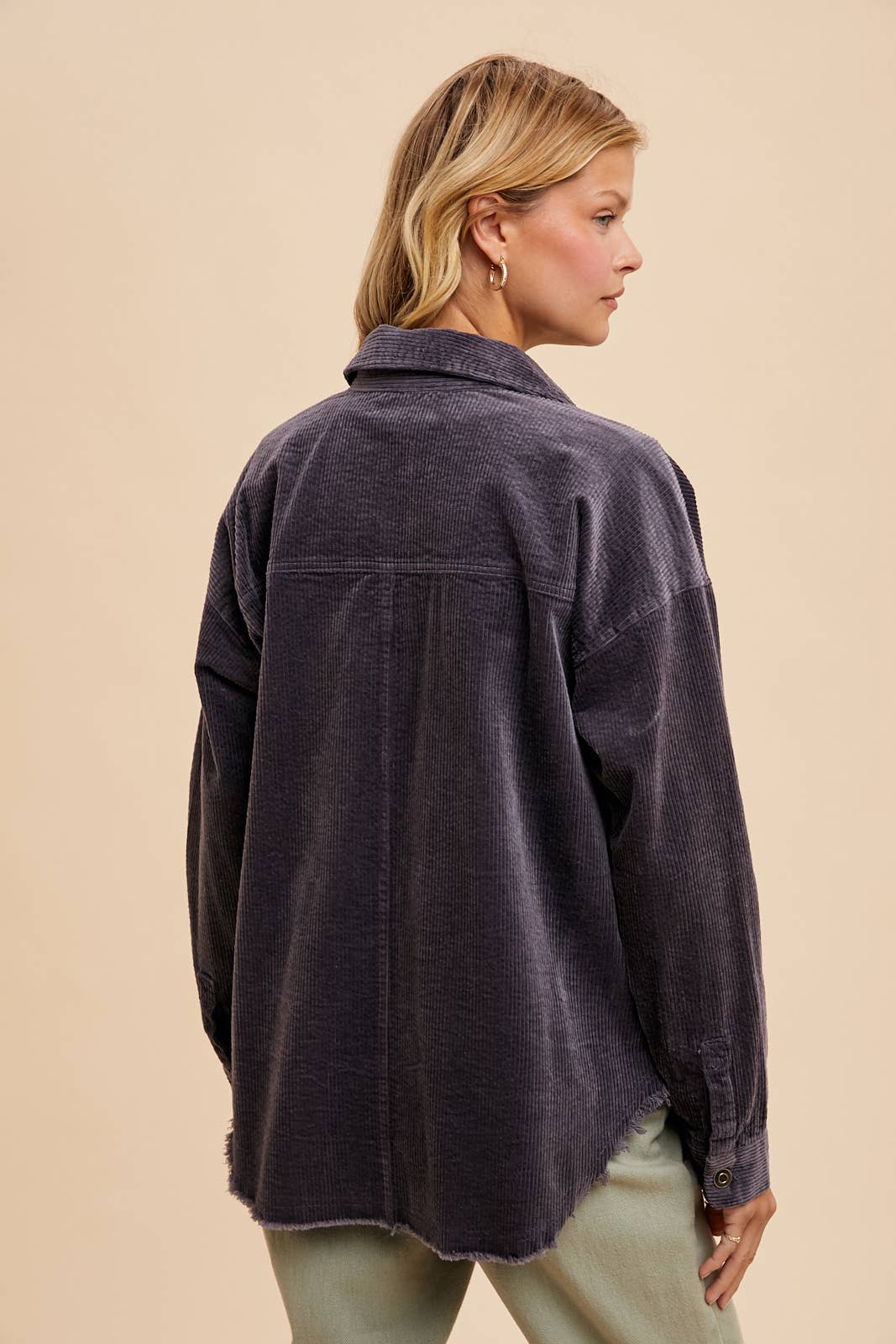 SCHIEFERKOHLE CORDJACKE AUS ROHEN CORD für den Großhandel auf Faire4