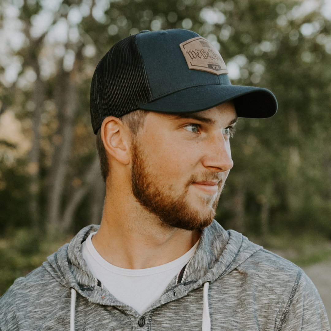 Range Leather Co. - Vente Casquette de camionneur – unisexe - Chapeau We The People | Casquette de camionneur à patch en cuir4