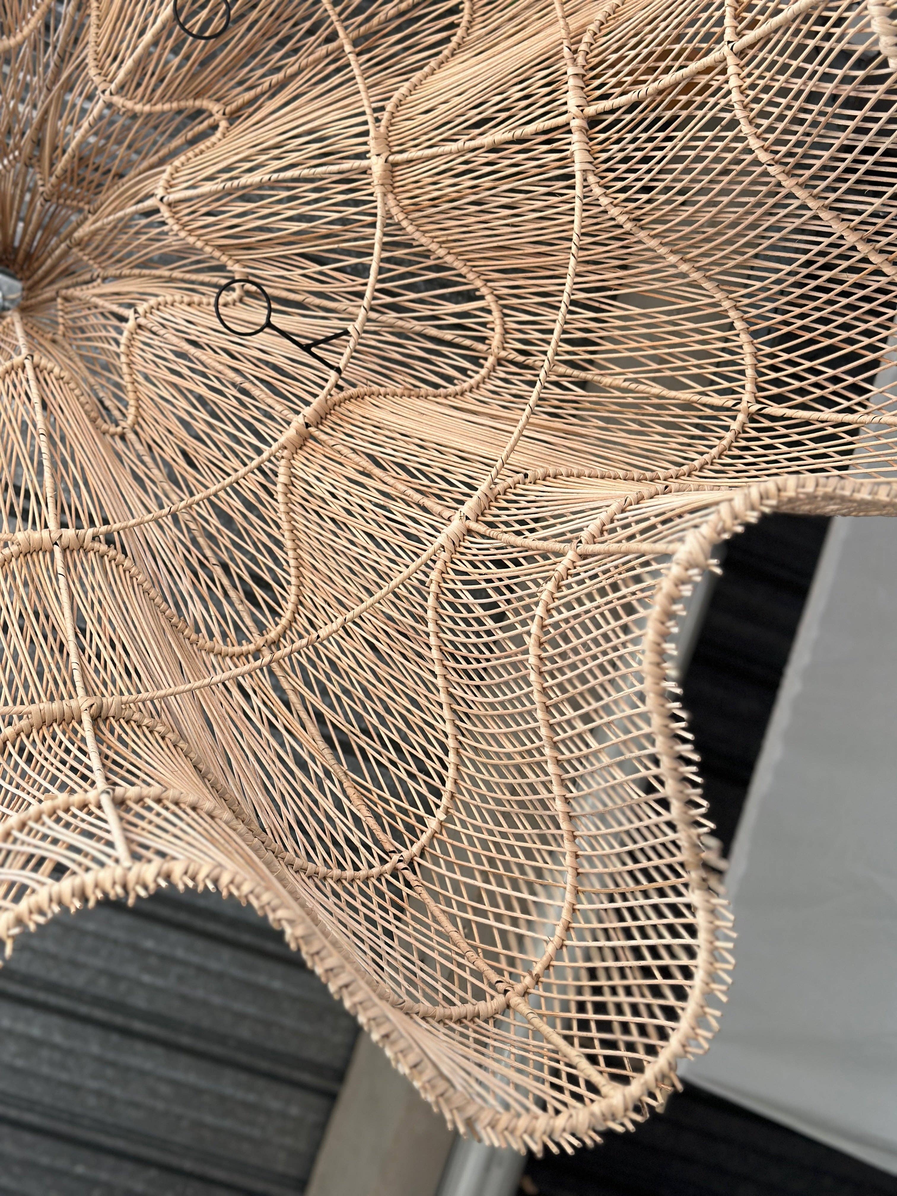 Office Objets - Wholesale Chandelier/Hanging Light - Immense rattan suspension in the shape of a flower, tulip, corolla H:1m; D:1m50144