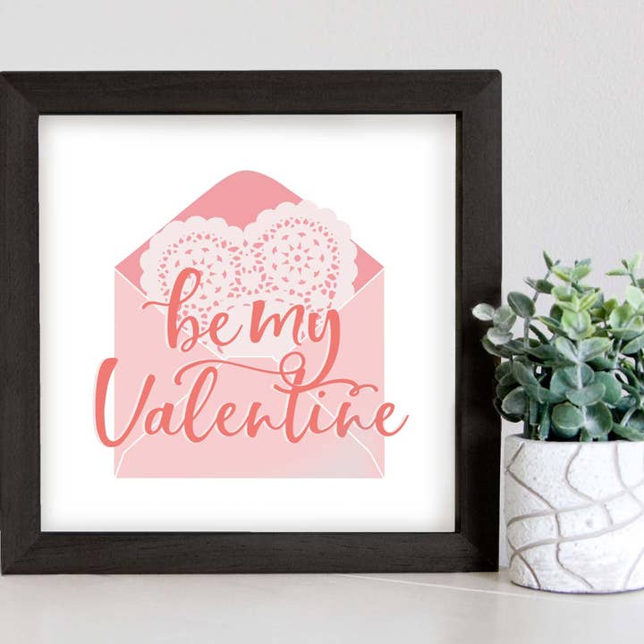 Magnetisk säsongsdekorinsats för utbytbar skylt (Medium): Var min Valentin-kuvert | Magnetisk skyltblanka säljs separat för wholesale av Simpler Seasons Decor