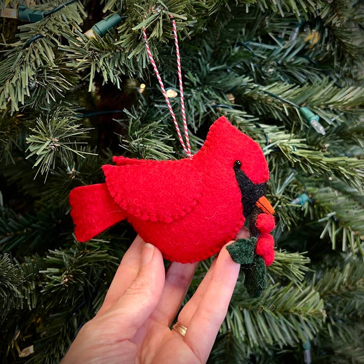 Ornaments 4 Orphans – Großhandel Verzierung – Großer Weihnachtsschmuck aus Wolle, Kardinal mit Stechpalme, aus Filz