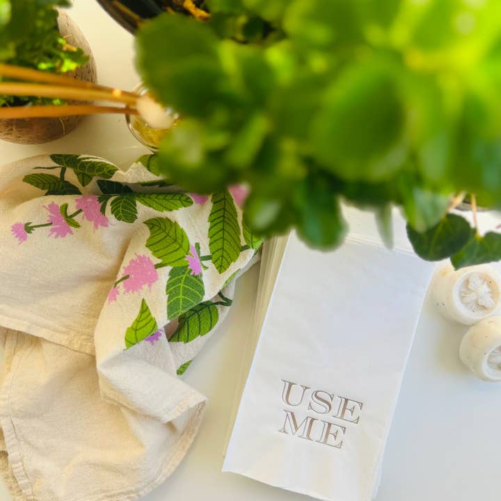 Sunshine Daisy LLC - Wholesale Hand Towel - Use Me Paper Guest Towels, Pack of 205