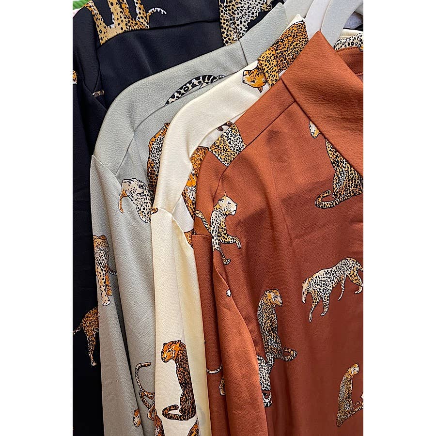 Curve Market - Vente Chemise à col boutonné – femme - GRANDE TAILLE EN SATIN À IMPRIMÉ TIGRE À MANCHES LONGUES ET COL BOUTONNÉ B2