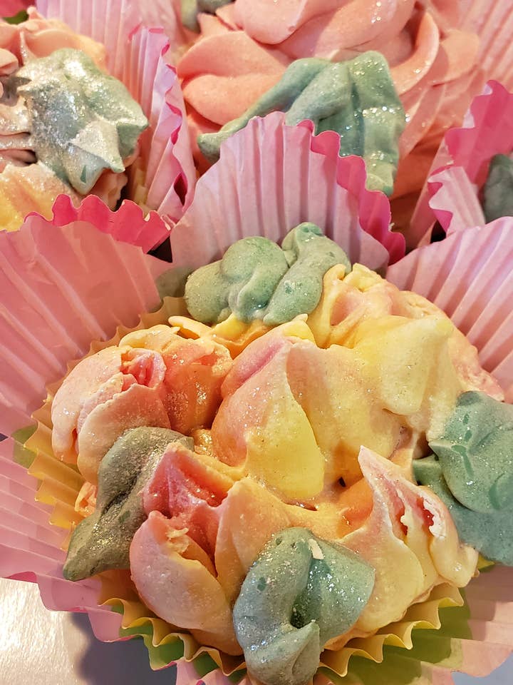 Savons pour cupcakes au pamplemousse rose. pour la vente par Lala's Soaps