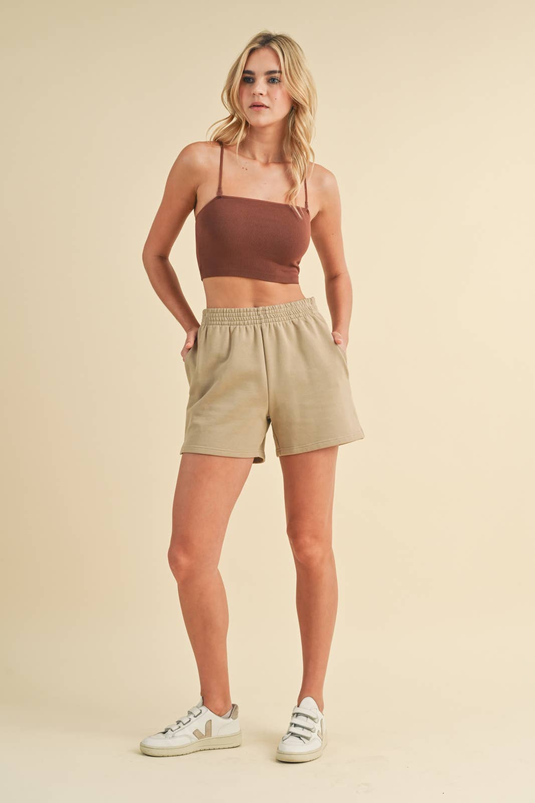 Wishlist Apparel – Großhandel Strickoberteil – Damen – NAHTLOSES BANDEAU AUS RIPPSTRICK//WL22-70985