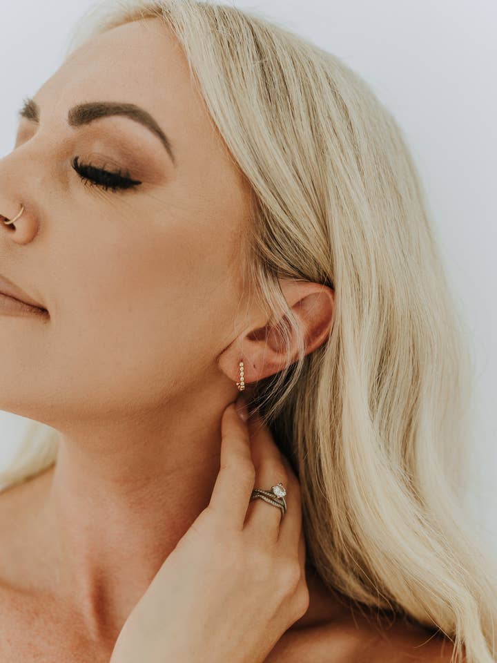 Beady Baby Hoops pour la vente par Sydney Rose Co.