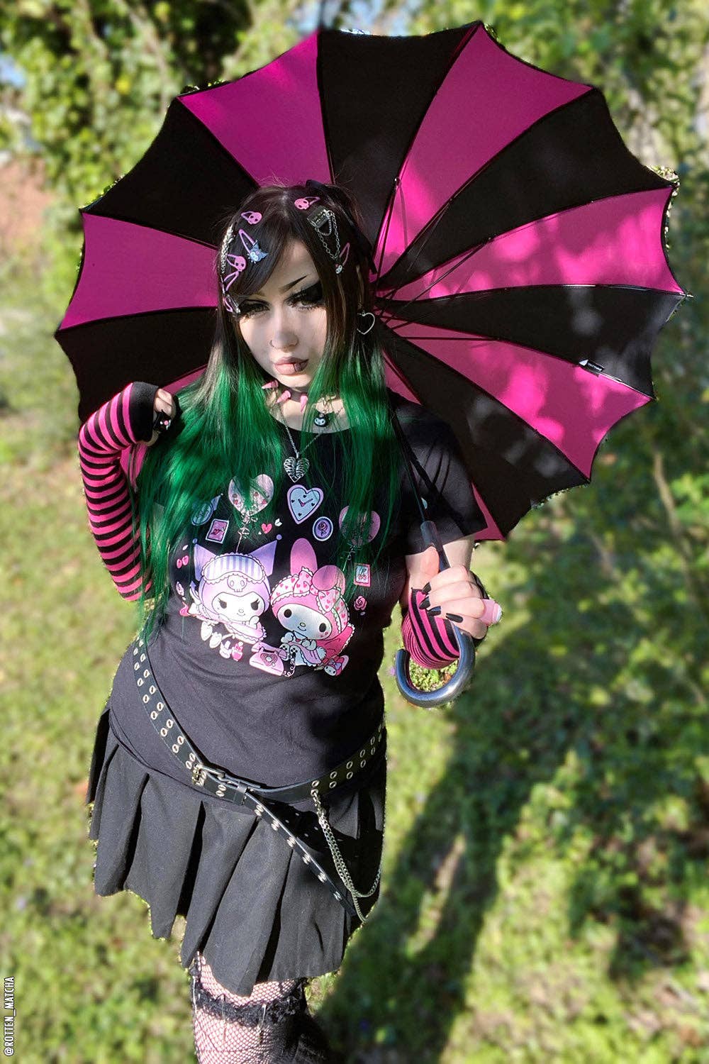 vampirefreaks - Wholesale Umbrella - Women's - Batwing Pagoda Umbrella [BLACK/HOT PINK STRIPED]12