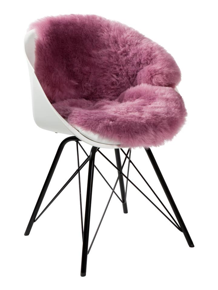 Sheepskin Icelandic short dark pink 90-110cm for wholesale by DYRESKINN®