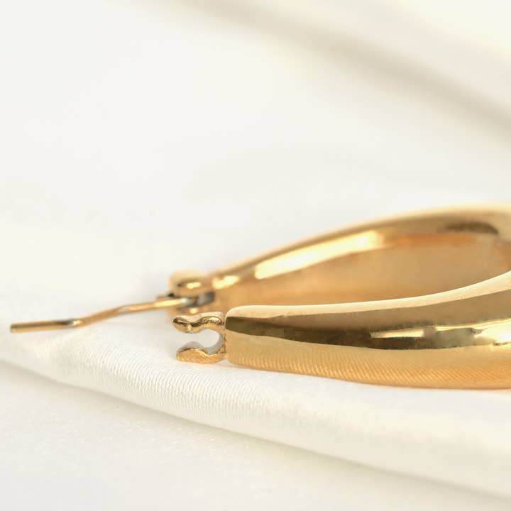 Blueyejewelry - Wholesale Hoop Earrings - Chunky Gold Hoops - Lightweight Oval Hoop Earrings6