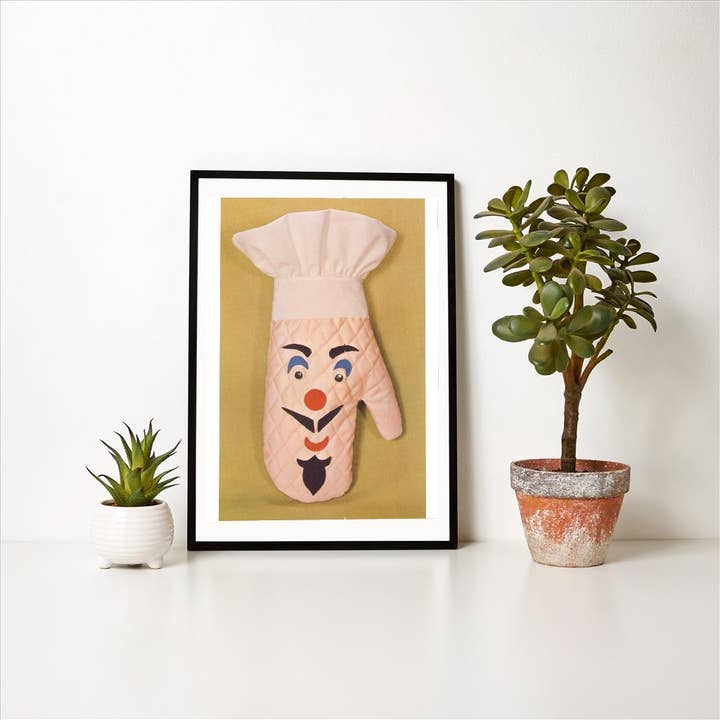 Found Image Press – wholesale Art print – Art Print NP-968 Chef's Face Overn Mitt1
