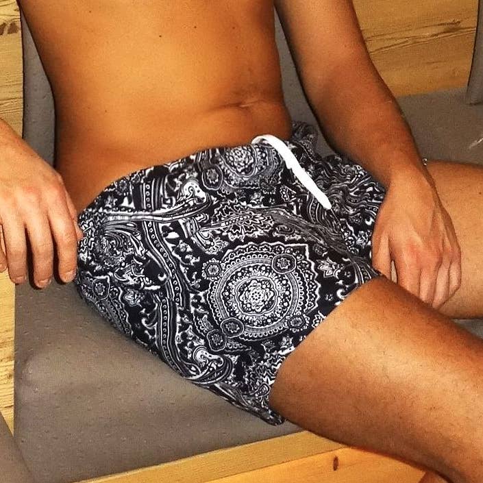 Mónaco Bulgary Pantaloncini da bagno neri per la vendita all'ingrosso da parte di CALYPSONIA