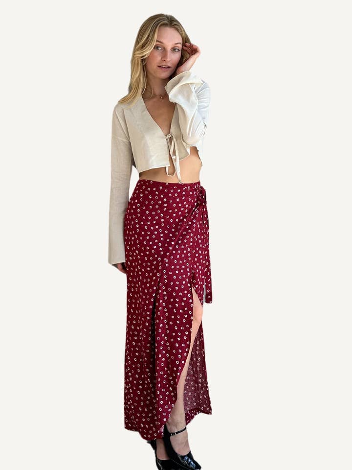 Jupe Longue Rouge Asymétrique à Motif pour la vente par Lacerf