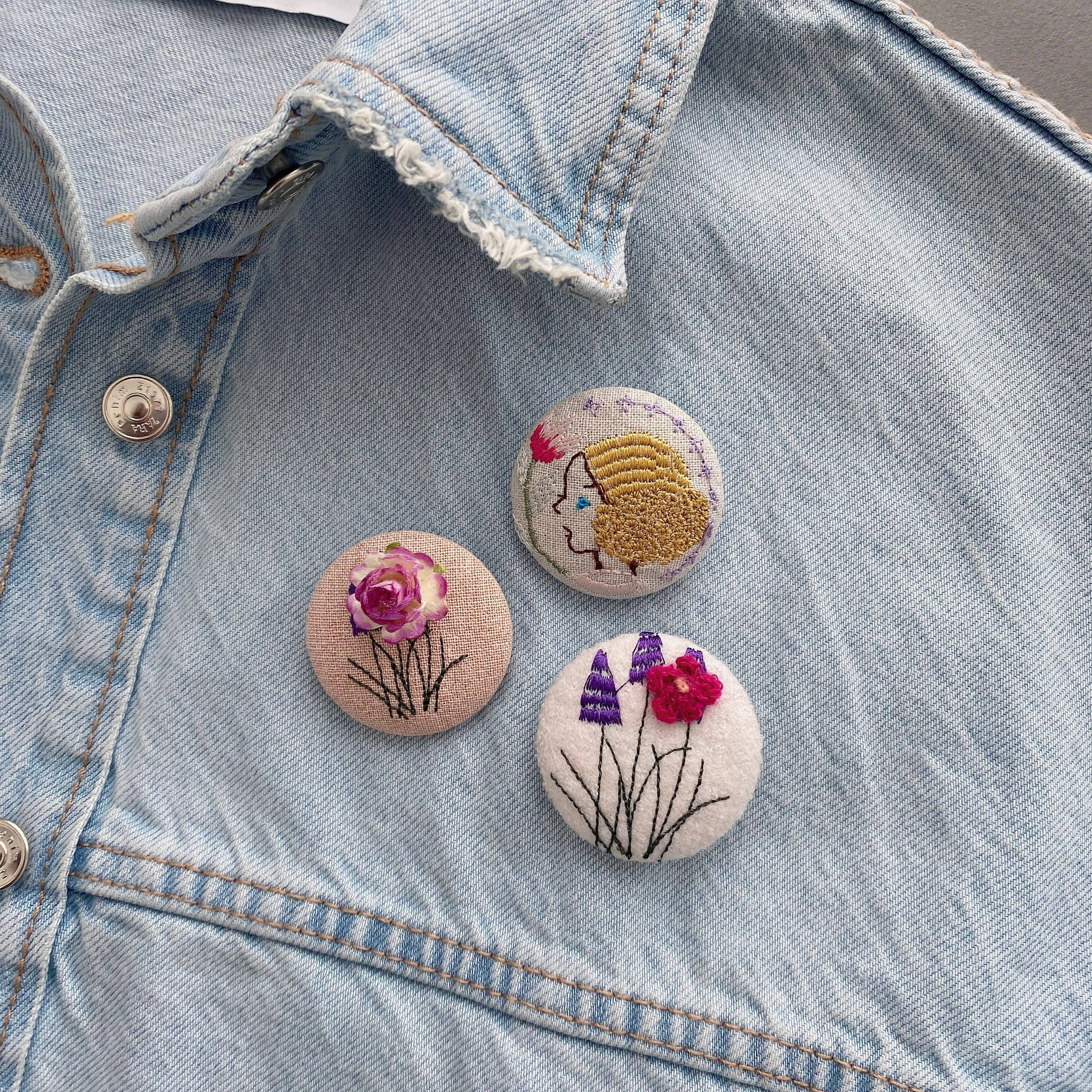 Giggle with Love – wholesale Brooch – Floral Embroidery Brooch Pin| Handmade Girl Embroidered Pin |Party Coat Jacket Brooch Pin| Small Floral Scarf Pin|3d Flower Brooch Pins3
