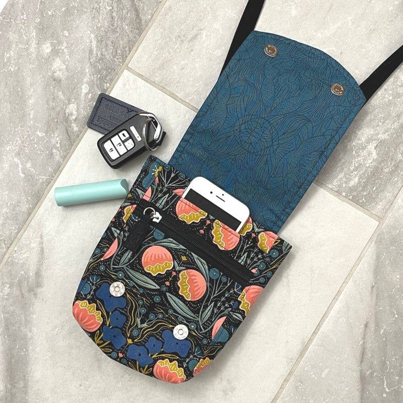 Around the Bobbin - Wholesale Craft Supplies - Zip & Clip Bag | Sewing Pattern3