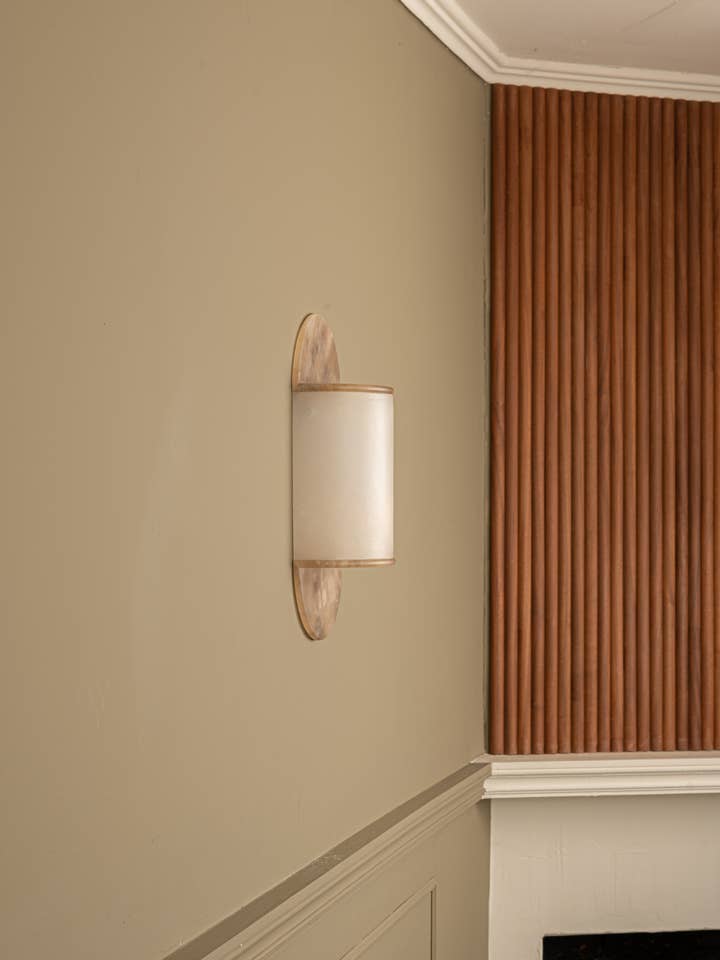 Applique murale Pilolo Tabac Albâtre pour la vente par Simone et Marcel