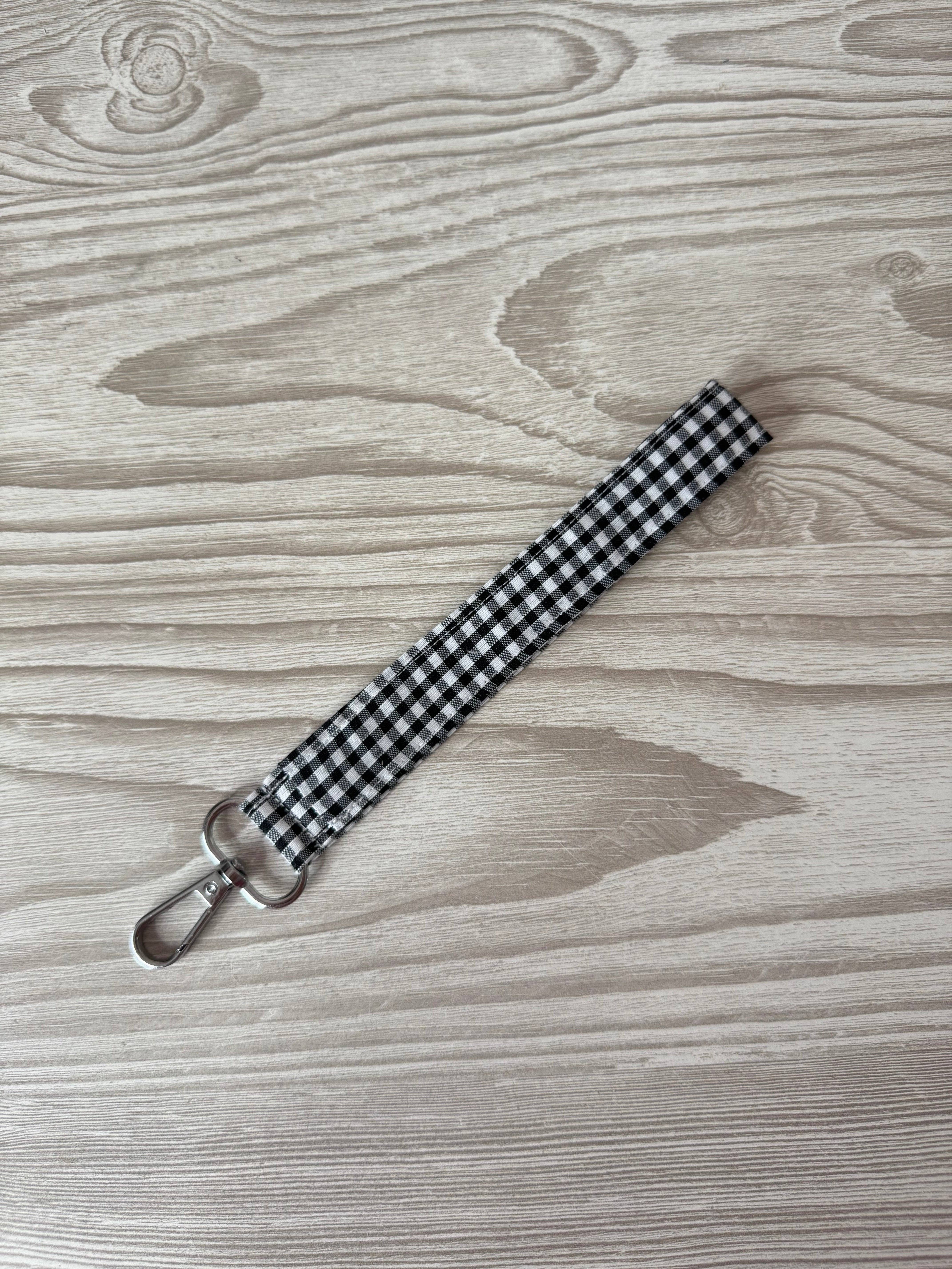 Emily's Weaving – wholesale Knitting/Crochet Supplies – Black Yarn Spinner with Gingham Wristlet4