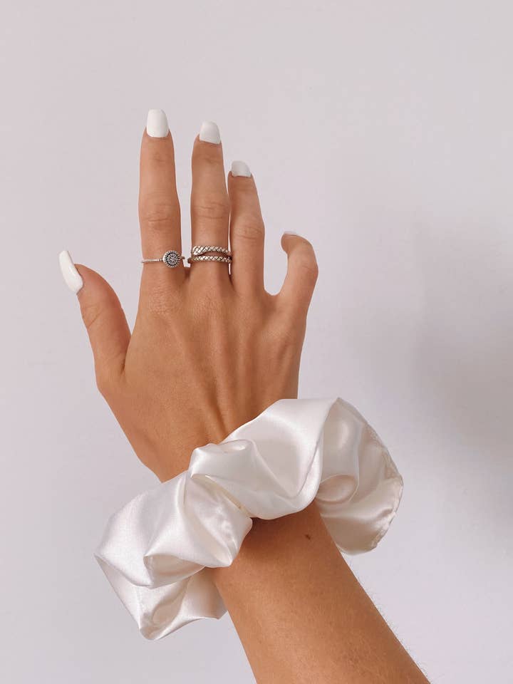 Satin scrunchie / Satin hair scrunchie for wholesale by Rubis Pastel