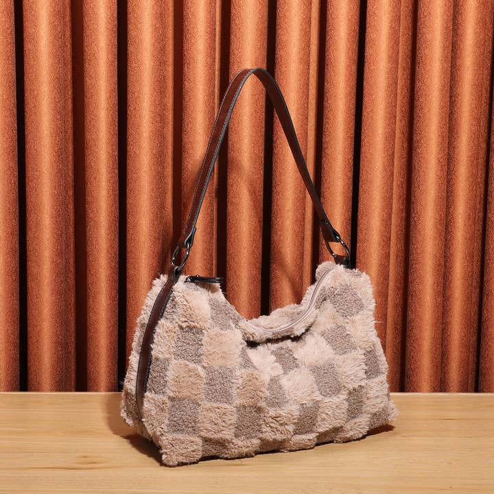 Bolsa de tiracolo com pêlo sintético por atacado de INES DELAURE