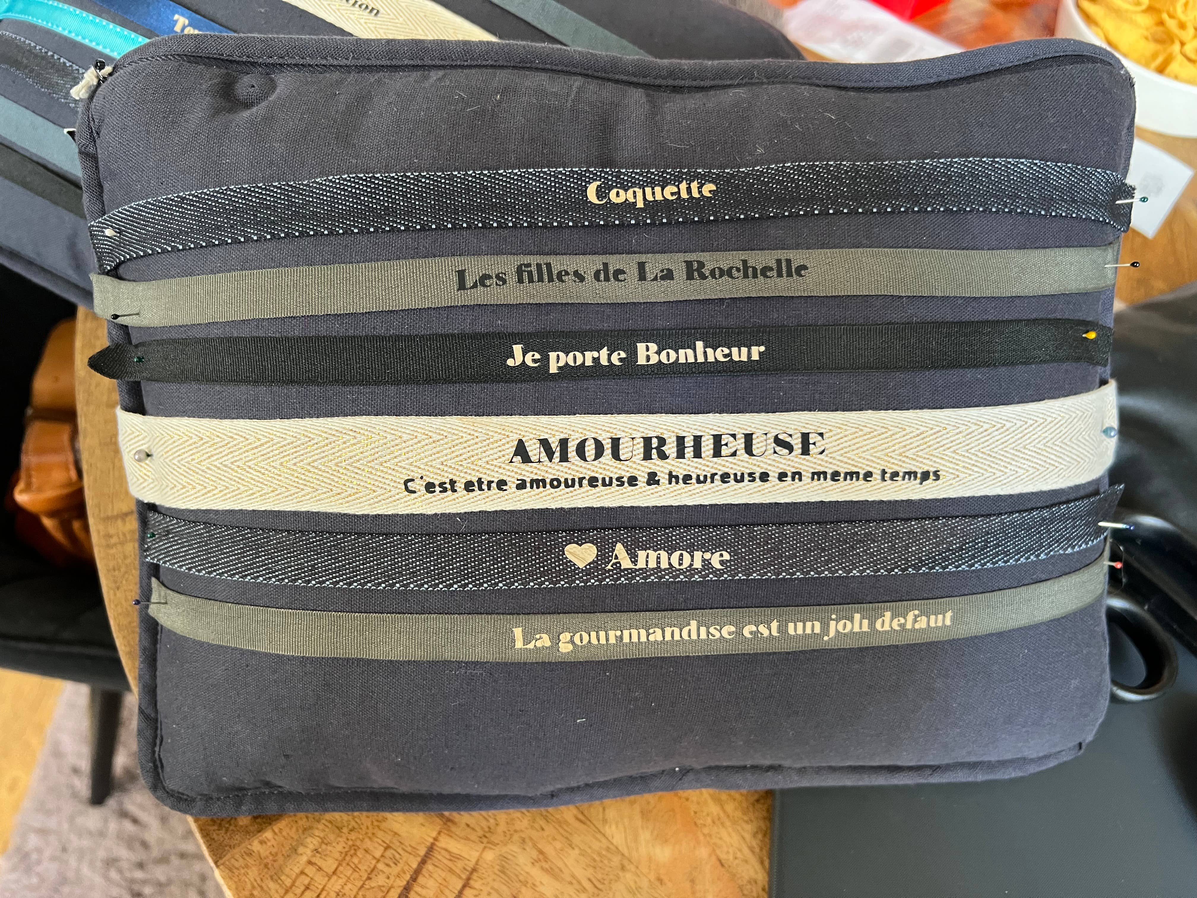 La marquisette – Großhandel Gewebtes/geflochtenes Armband – Glücksarmband mit Botschaft zum Binden1