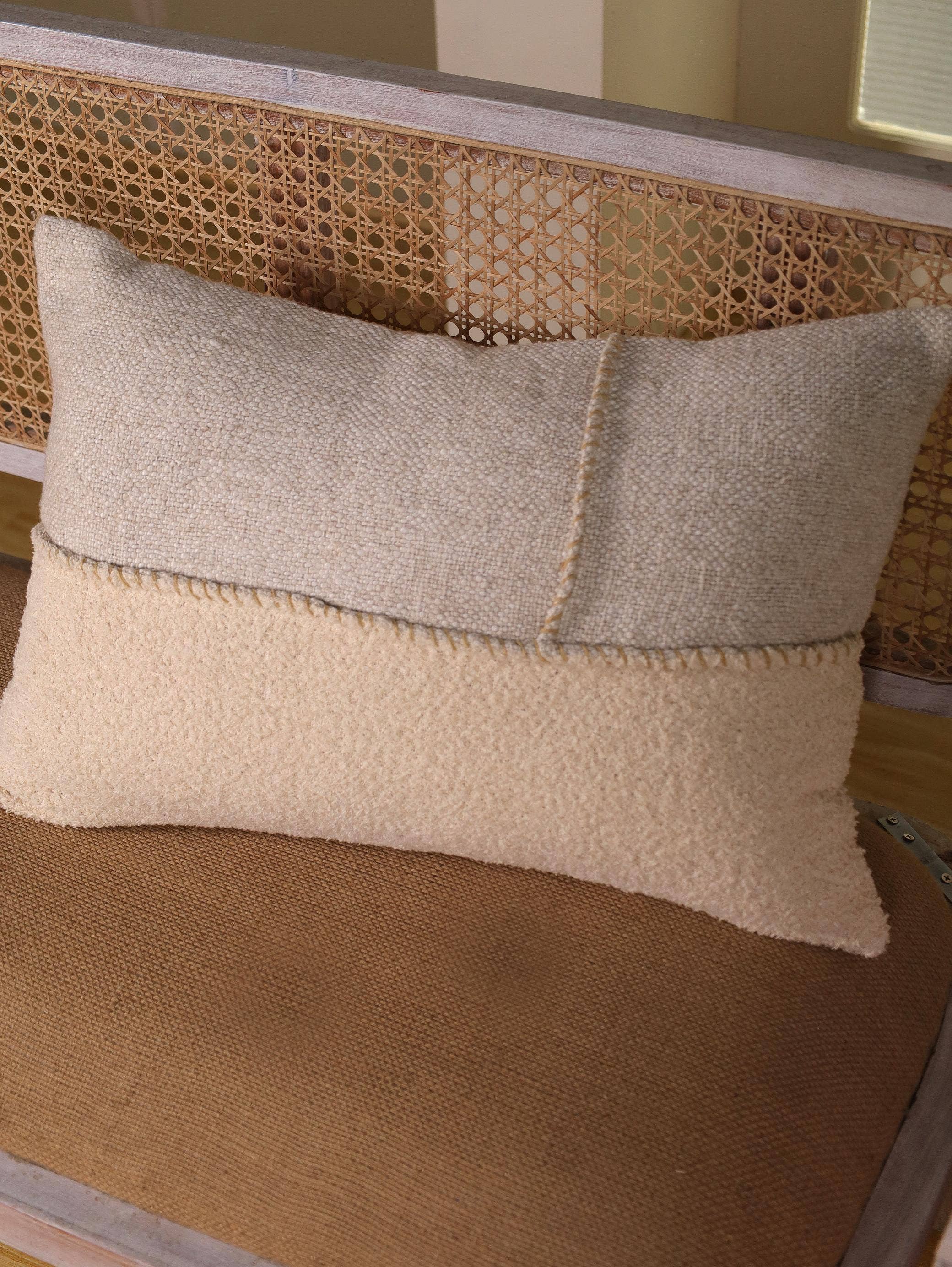 Eyda Homes - Vente Housse de coussin - Housse de coussin en lin naturel brodé à la main 16x24"1