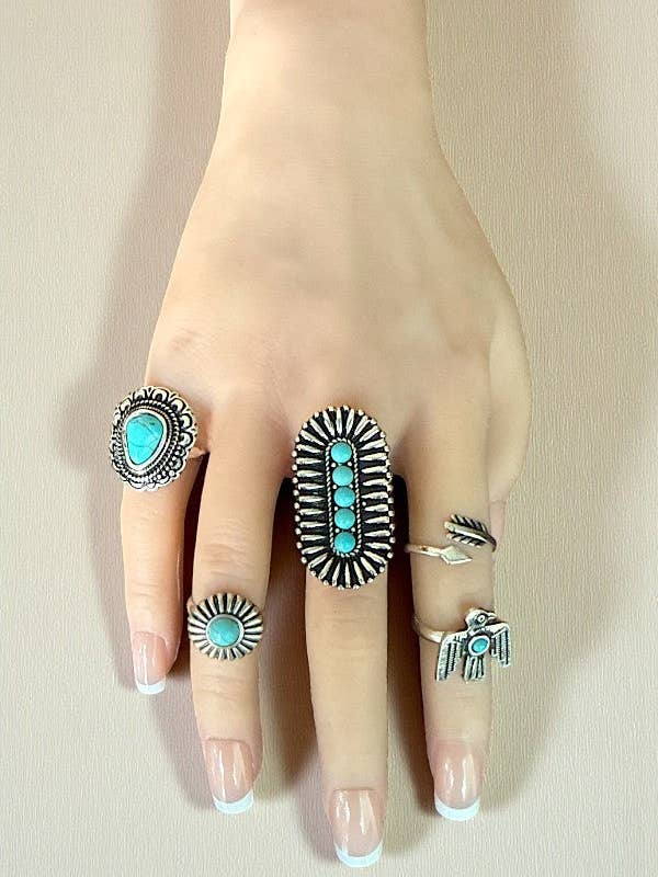 ENSEMBLE DE 5 BAGUES AVEC DESIGN OCCIDENTAL ACCENTUÉ PAR GEMMES TURQUOISES pour la vente par Andrea Bijoux