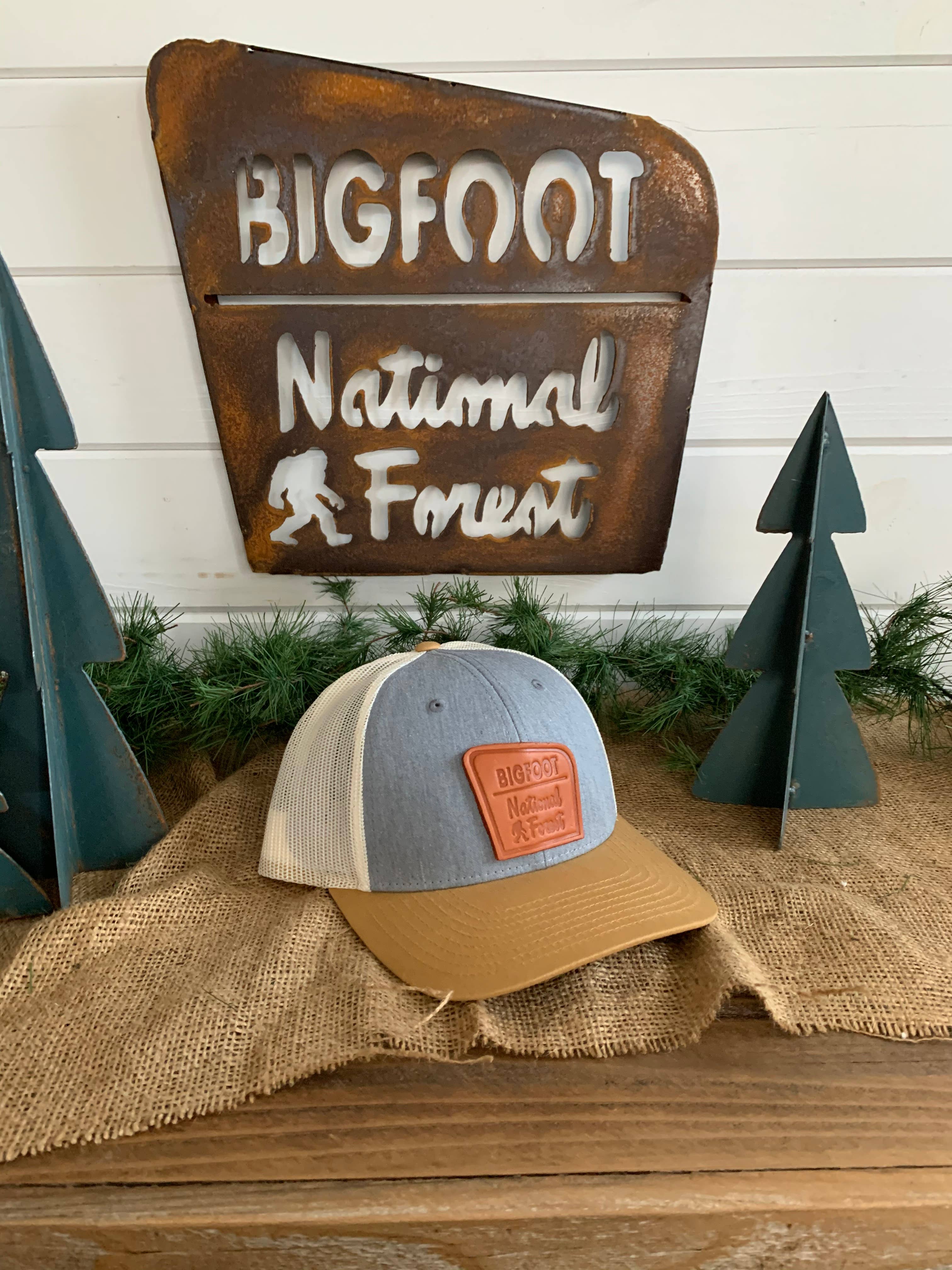 Out.West.Lifestyle. - Venta al por mayor Letreros - Cartel oxidado de metal Bigfoot National Forest1