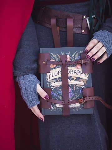 Boekenhouder - larp leren boekentas - cadeau voor boekenliefhebbers - voor wholesale door Costurero Real