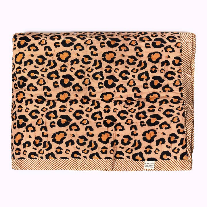 XXL Quilt "LEO LOVE" - King Size Overdyne for engroshandel hos kikooni