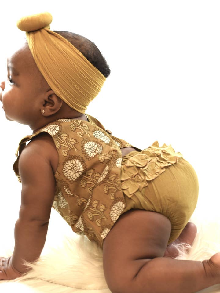 Edição limitada - conjunto de mostarda com babados e top marrom com capa de fralda por atacado de Yo Baby