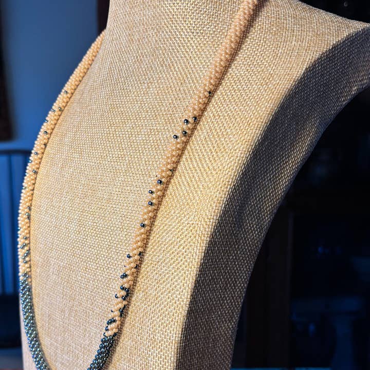 Two Snowy Egrets – Engroshandel Perlehalskæde – Kumihimo perlehalskæde med magnetlås3