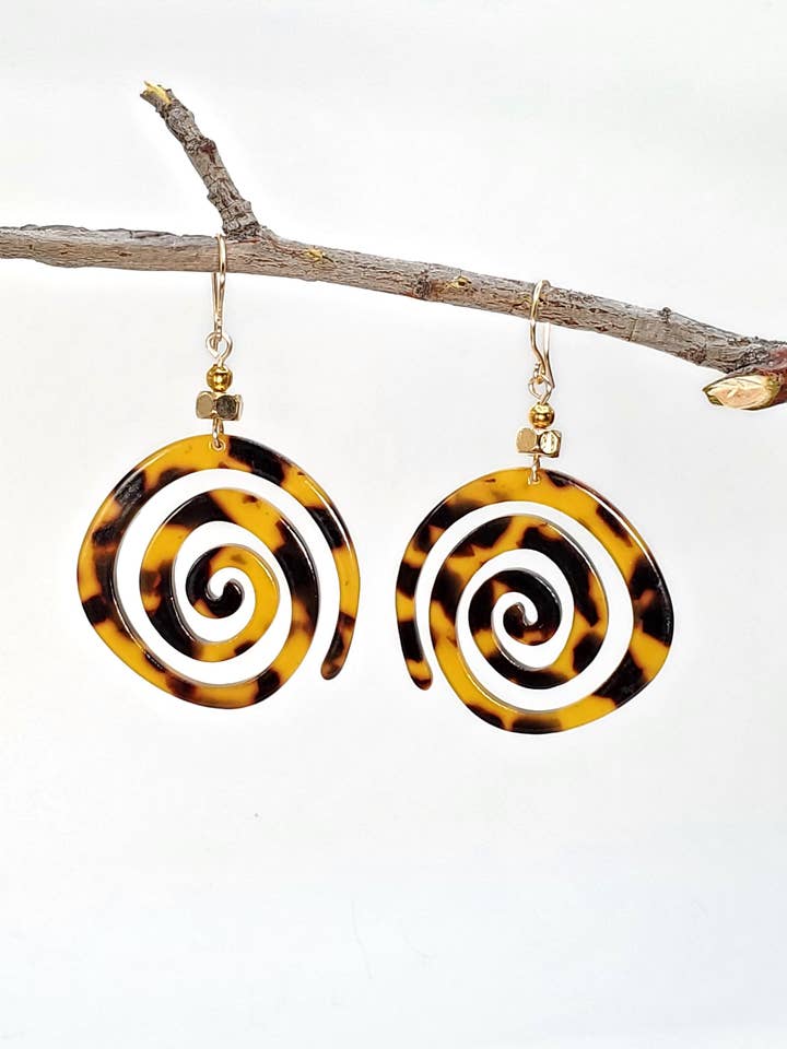 Ohrringe, großer Schildkrötenmuschelwirbel, Avalon für den Großhandel von Jezabel Adornment