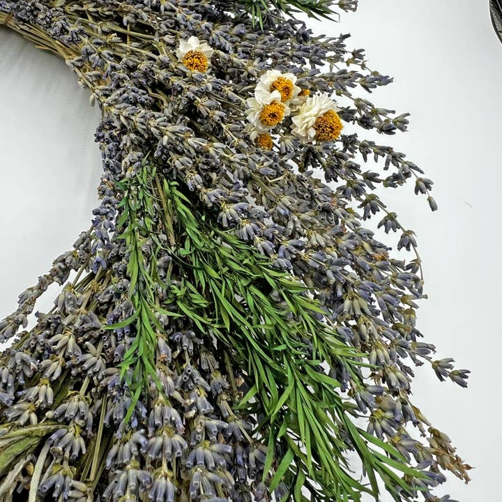 2626 Designs – wholesale Krans – Riktigt konserverad torkad lavendel dekorativ krans i lila