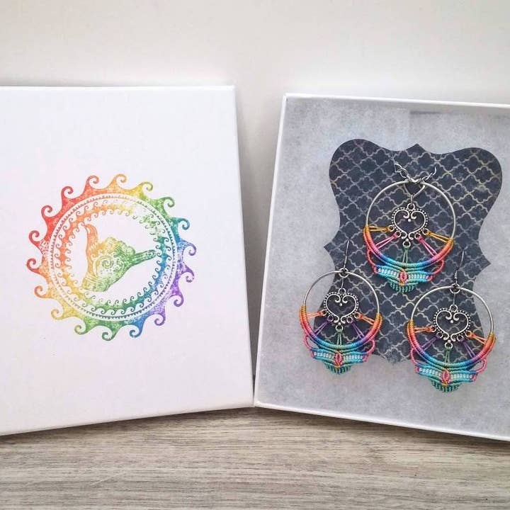 Set macramè Blue Face Rainbow Skull per la vendita all'ingrosso da parte di Hang Loose Creations