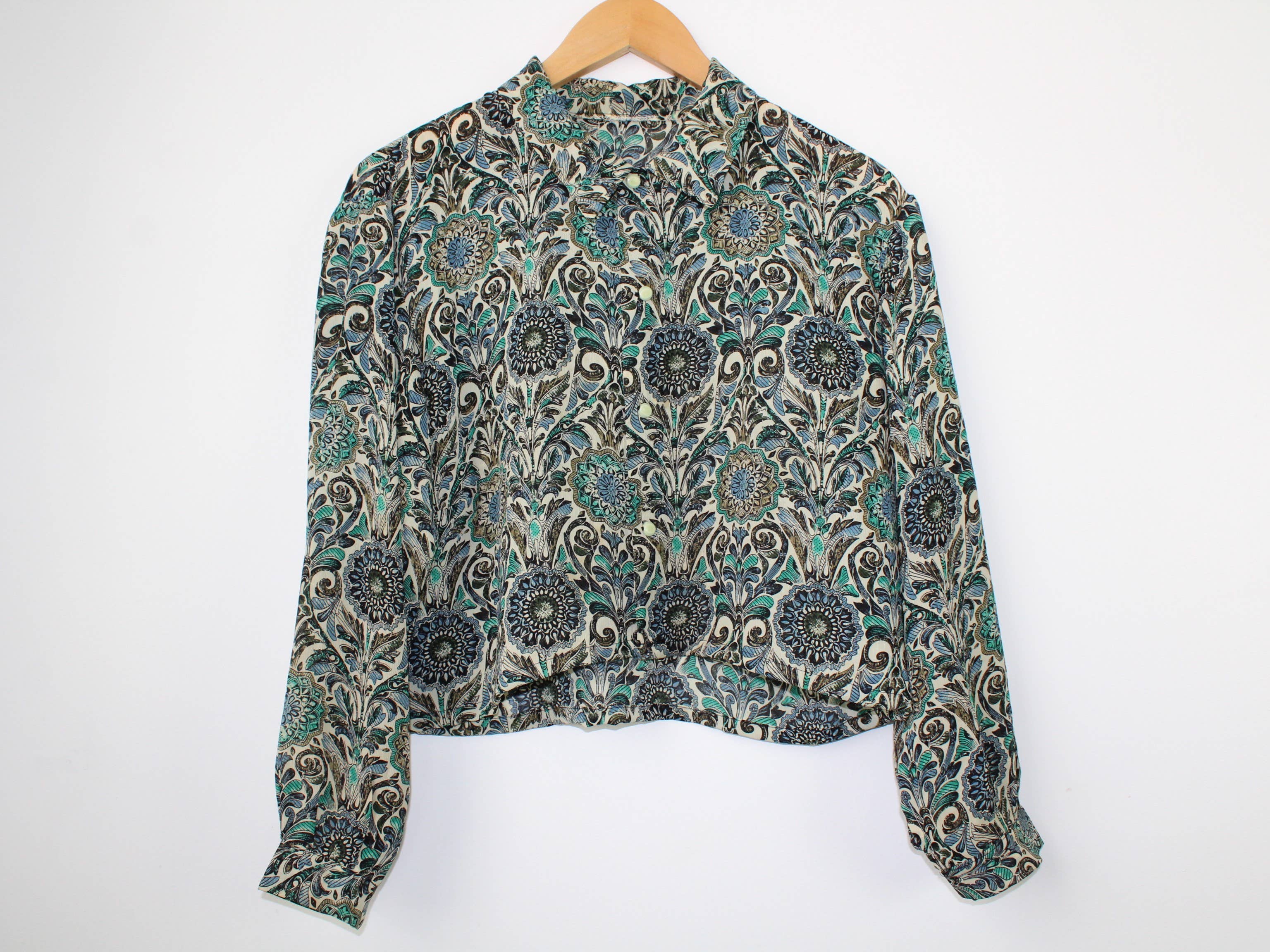 Sun's Out! – wholesale Blouse – Women’s – Reworked Long-Sleeve Button Up Blouse - Cropped 3