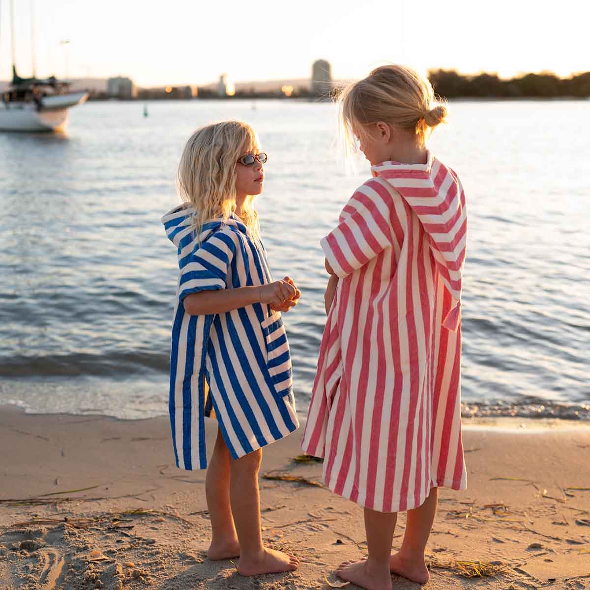 KIDS PONCHO SUZON STRIPES STRAWBERRY for wholesale on Faire