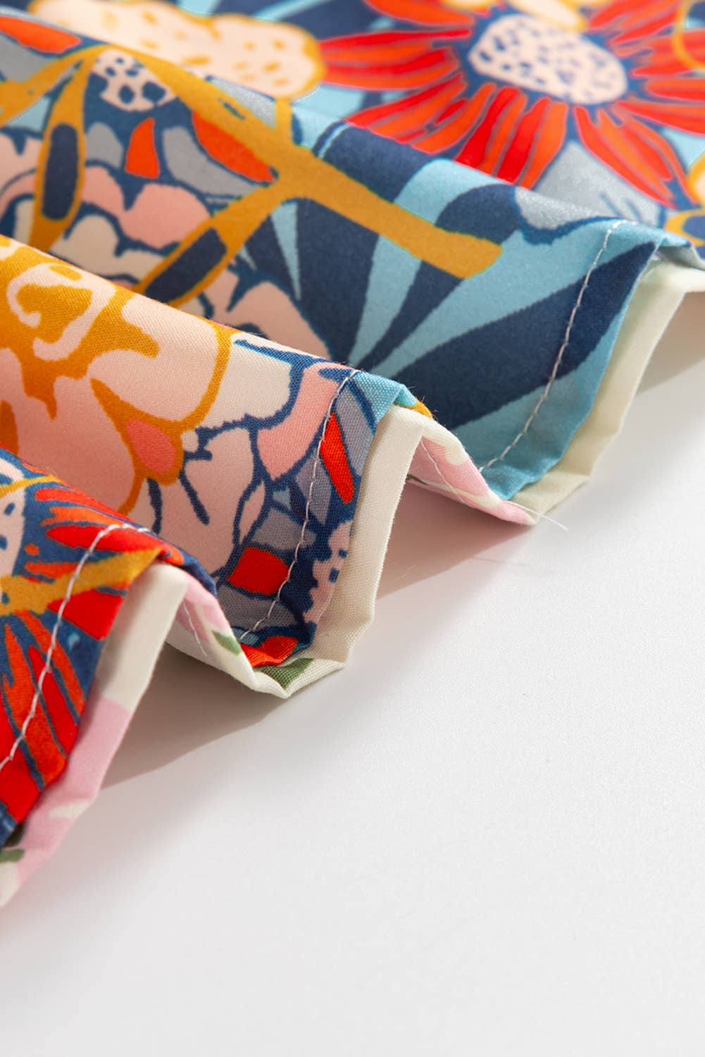 Babs + Birdie – wholesale Blus - Dam – Julia | Virkad V-ringad Blus med Halvlång Ärm och Bohemiska Blommor7