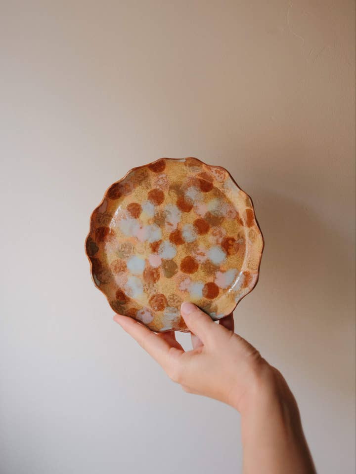 Hand-painted flat stoneware dessert plates for wholesale by Ohyoko ceramics