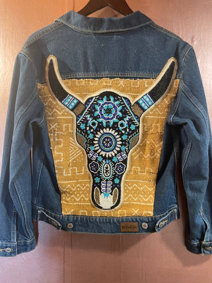 Versierde Spijkerjas met Kralen en Blauwe Koe Schedel voor wholesale door Pink and Silver