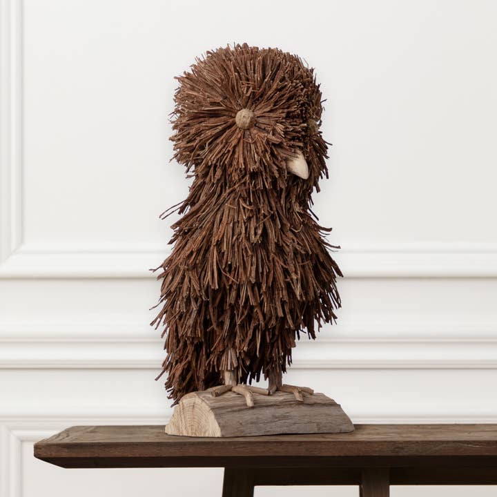 Marrone Scultura in legno di Alfred, realizzata a mano, con gufo in piedi, marrone in vendita all'ingrosso su Faire