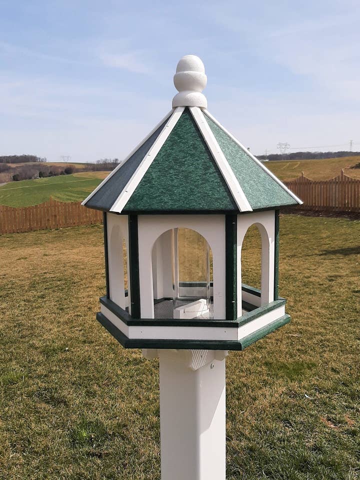 Mangeoire à oiseaux - Grande - Fabriquée à la main par des Amish - Design en forme d'arche - Bois en polyéthylène résistant aux intempéries - Tube d'alimentation de qualité supérieure - Montage facile sur un mât/poteau de 4 pouces x 4 pouces pour la vente par Better Crafter