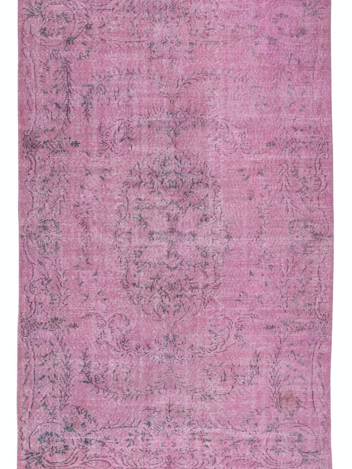 Hellrosa Wollteppich, 5,8 x 9,2 ft. Handgefertigt in der Türkei für den Großhandel von Rug Specialist LLC.