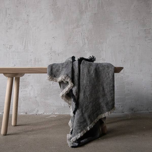 Linen Throw With Fringes Natural Black Rustico for wholesale by LinenMe