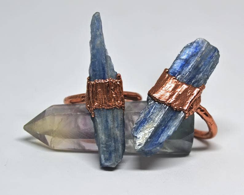 Daddy Daughter Jewelry - Vente Bague de cocktail/de cérémonie - Bague en cuivre cyanite bleu brut | Anneau en pierre de Kyanite8