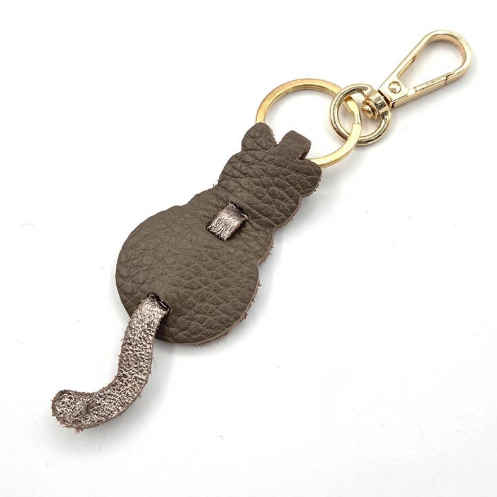 Tempest Designs – wholesale Keychain – Women's – Leather 2 tone cat keyring3
