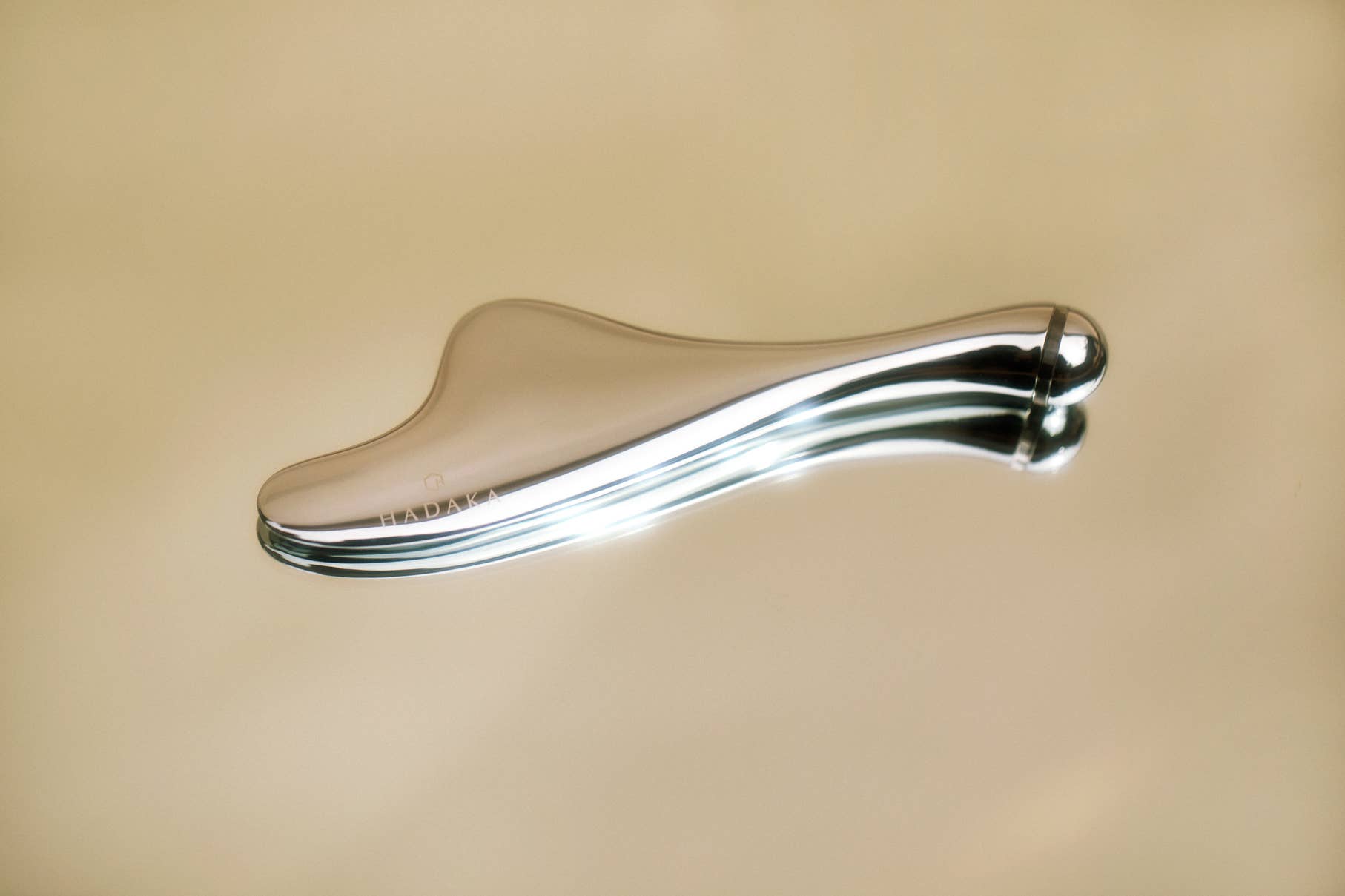 Beauty D - Wholesale Gua Sha Tool - Hadaka Sōleil Solar Powered Microcurrent Gua Sha Sculptor1