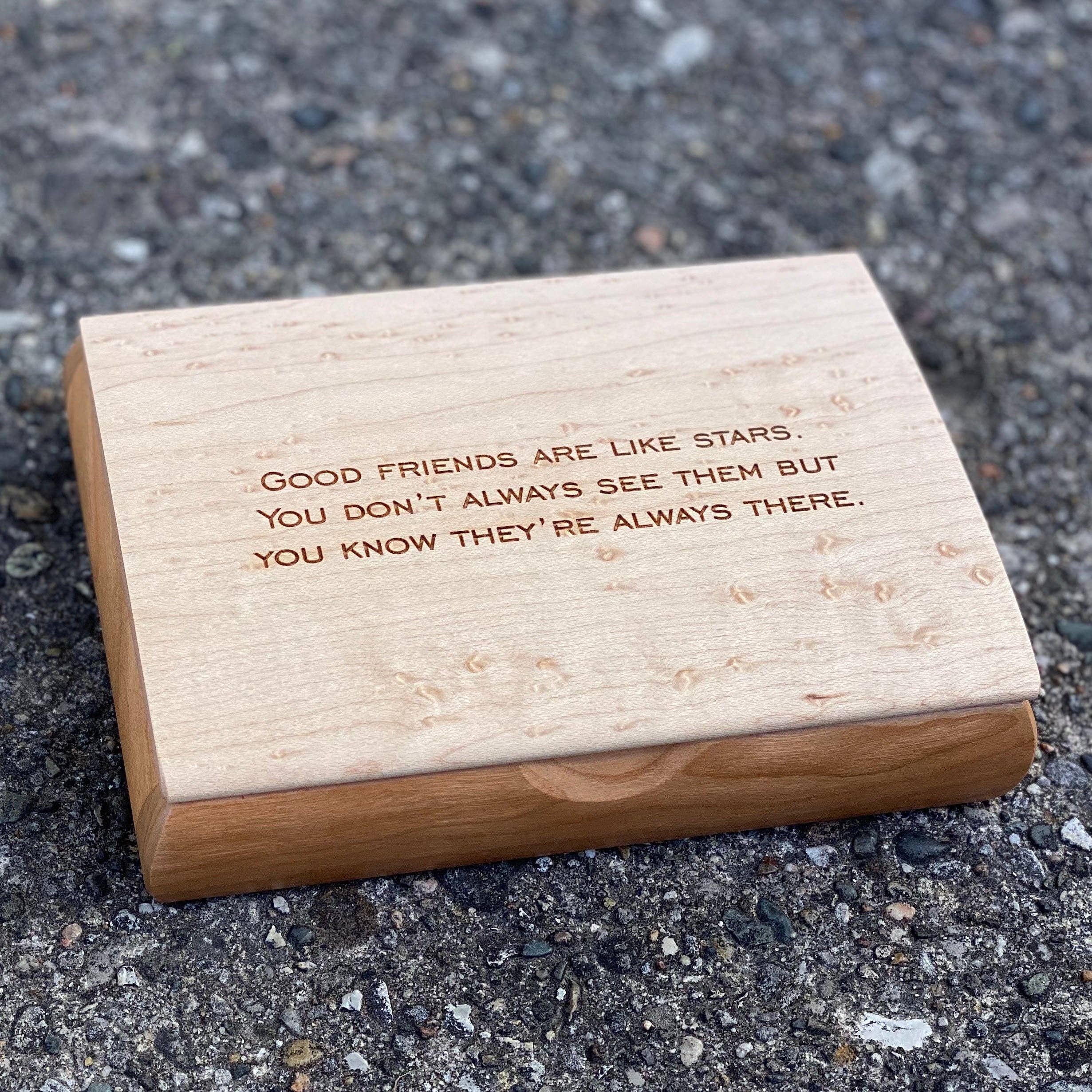 Mikutowski Woodworking - Vente Boîte/rangement à bijoux - Boîte Tranquility en bois gravée avec citations les plus vendues17