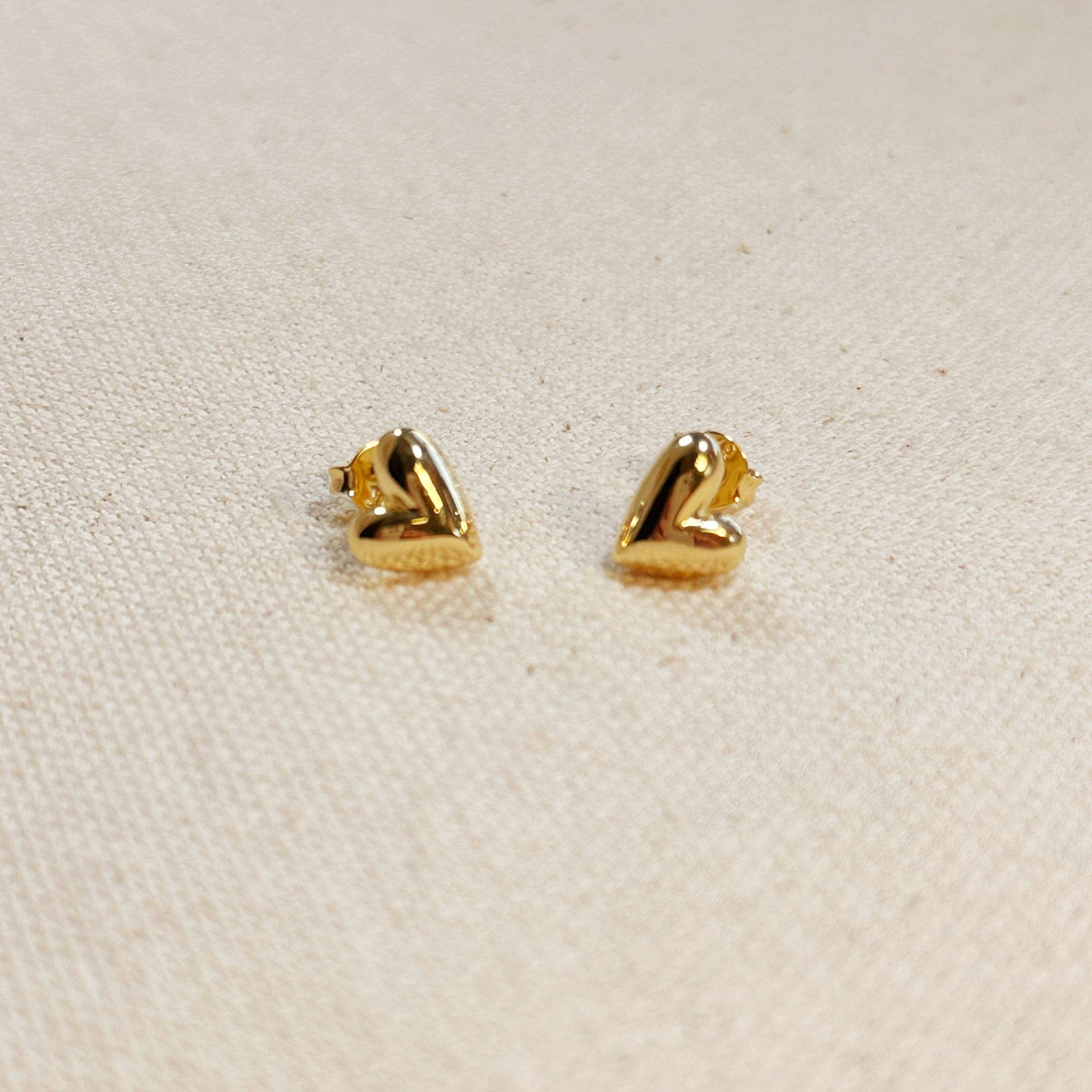 GoldFi - Venta al por mayor Pendientes de botón/aretes de poste - Pendientes pequeños con forma de corazón irregular3