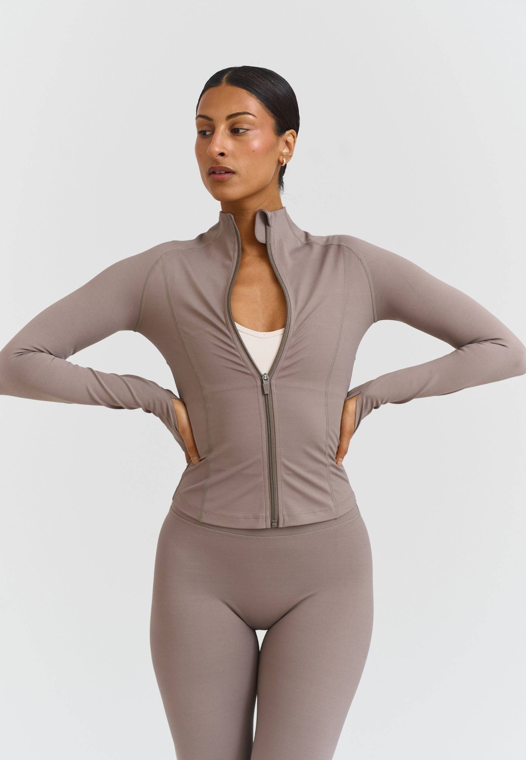 Sisterly Tribe - Wholesale Trainingsjack - Dames - Softsculpt ritsjack - klei1